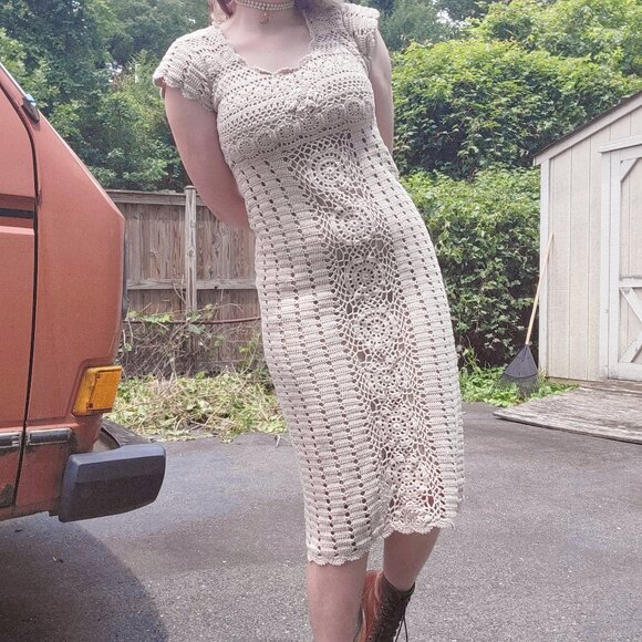 -ˋˏ☆˚🦔⋆｡ Bloomingdale's 70s inspired tan crochet midi column dress 𖦹°🐌‧☆ˎˊ- - Picture 8 of 8